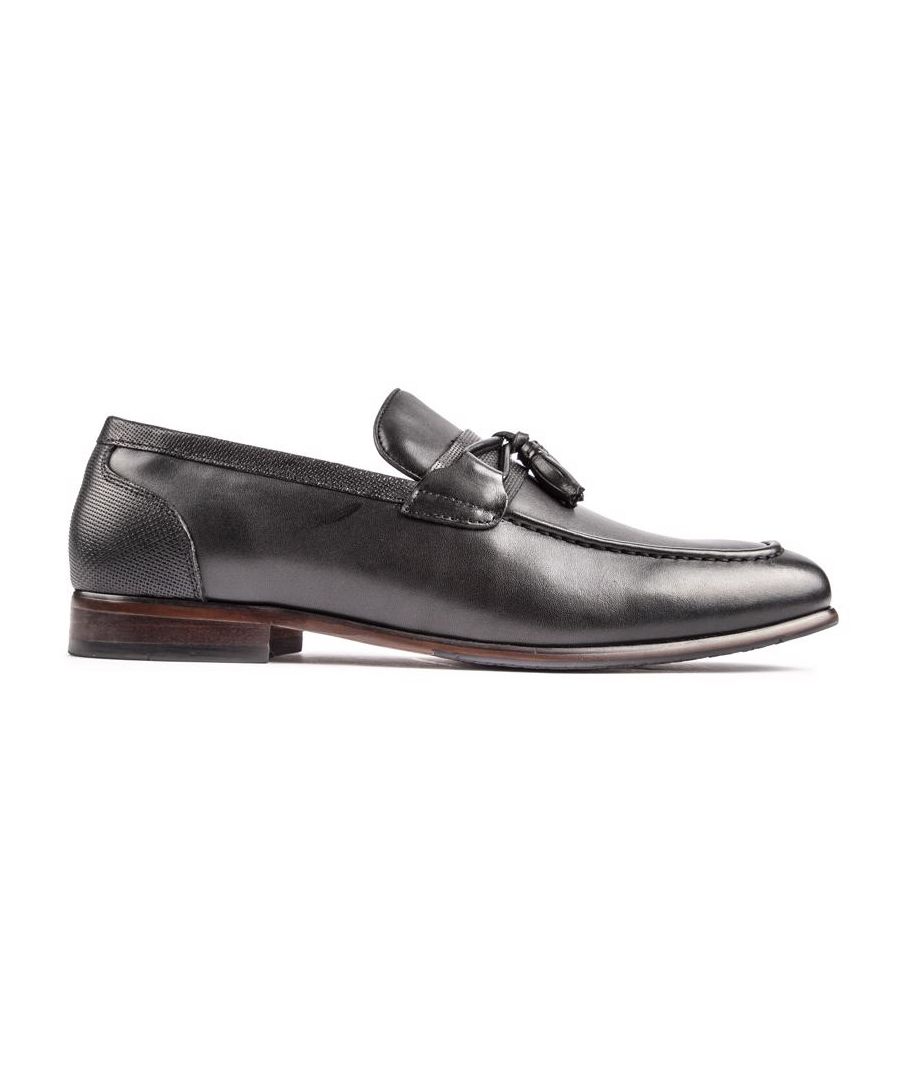 Men's Black Sole Tassel Loafer Shoes Have A Smooth Leather Upper Featuring A Tassel On The Saddle, Handstitched Detailing, And A Classy Look. These Exclusive Low-profile Slip-on Shoes Have A Leather Lining And Sock, With A Branded Black And Brown Synthetic Sole.