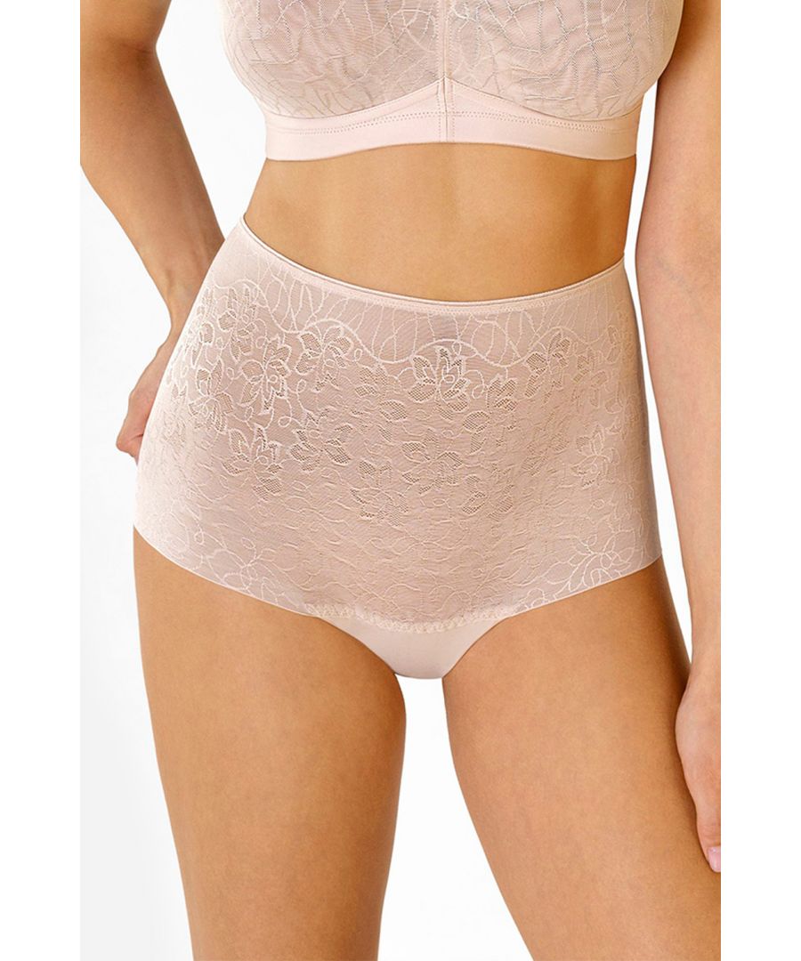These high-waisted briefs from the 'Powerlace' range by Rosme, have a seamless design for an invisible look under clothing. This style provides light control and a visually slimming effect. These knickers are made with soft, stretch, powermesh lace material and have a thin elasticated waistband to provide comfort. These briefs are supportive and allow for an enhanced feminine silhouette. Matching items available.