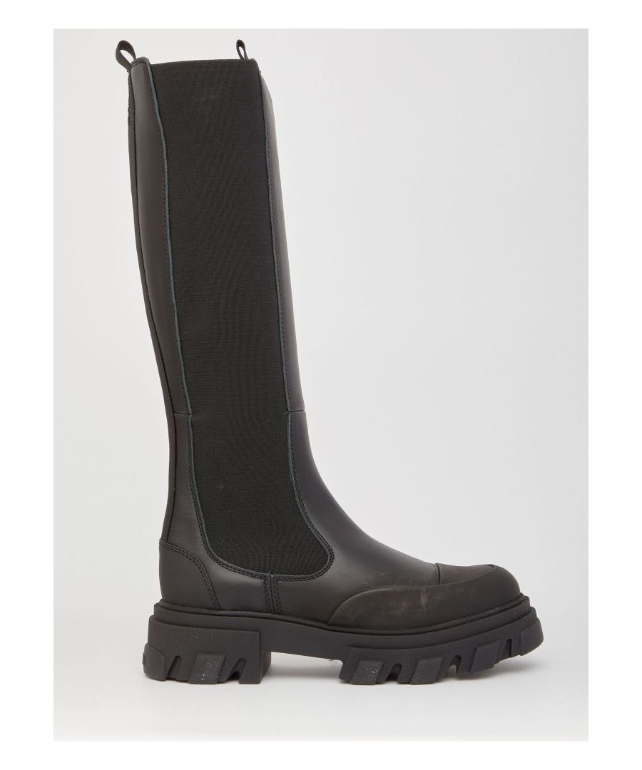 Knee-high boots in black leather with elasticated side inserts. They feature front and back loop tab and black recycled rubber lug sole. Embossed Ganni logo on heel. Heel height: 5cm.