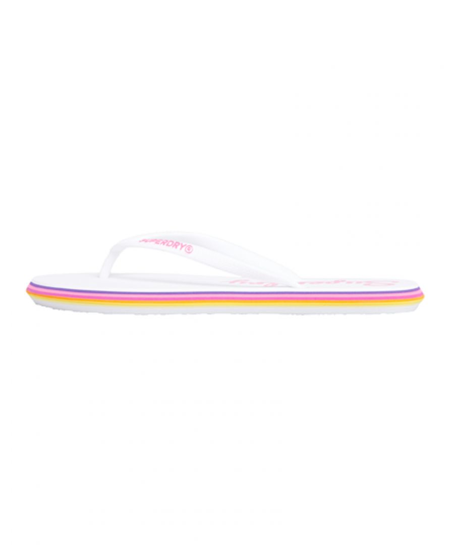 Superdry superslanke Neon Rainbow-teenslippers voor dames. Val comfortabel op met deze neonkleurige teenslippers met gewatteerd voetbed, strepen op de rand en een band met merklogo's. Afgewerkt met een Superdry-merklogo op het voetbed en de zool.S - VK 3-4, EU 36-37, VS 5-6M - VK 5-6, EU 38-39, VS 7-8L - VK 7-8, EU 40-41, VS 9-10