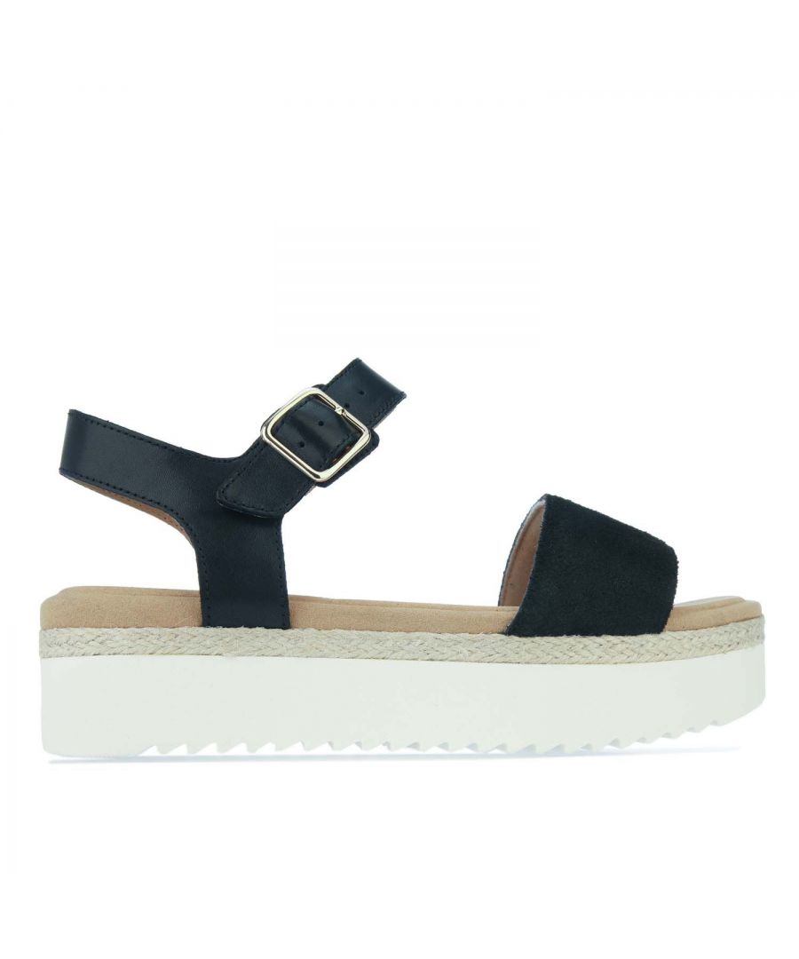 Womens Clarks Lana Shore Flatform Sandals in black.- Suede upper.- Slip on closure.- Side buckle fastening.- Ultimate Comfort footbed adds a layer of cushioning.- Jute wrapped midsole.- Man made sole.- Leather and Suede upper  Textile and Synthetic lining.- Ref.: 26158844
