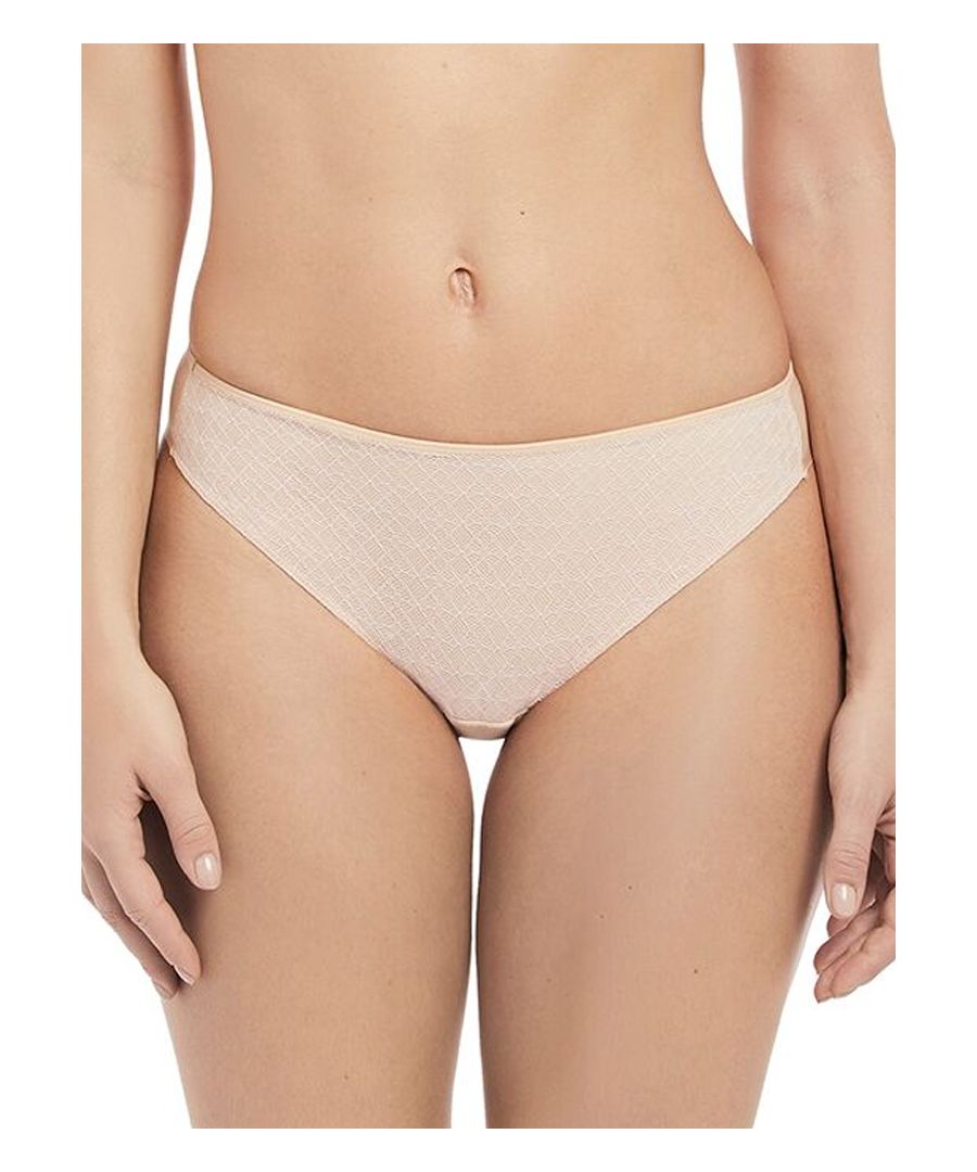 The elegant, simple and sophisticated Neve range by Fantasie is a must have with a gentle geometric lace overlay. The brief offers good overall coverage making this the perfect everyday brief. Size Guide: S (10), M (12), L (14), XL (16), 2XL (18).