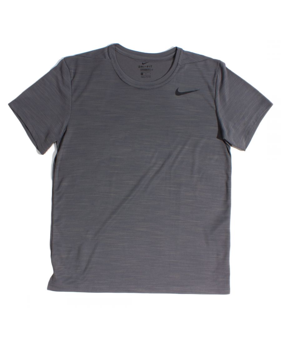 The Nike Dri-FIT Superset Top feels smooth and non-restrictive as you push, pull and lift with a design that shifts the shoulder seams out of the way. Breathable fabric (made from at least 50% recycled polyester fibres) helps you stay cool.\n\nLightweight, breathable fabric with Dri-FIT Technology moves sweat from your skin to help keep you cool, dry and comfortable.