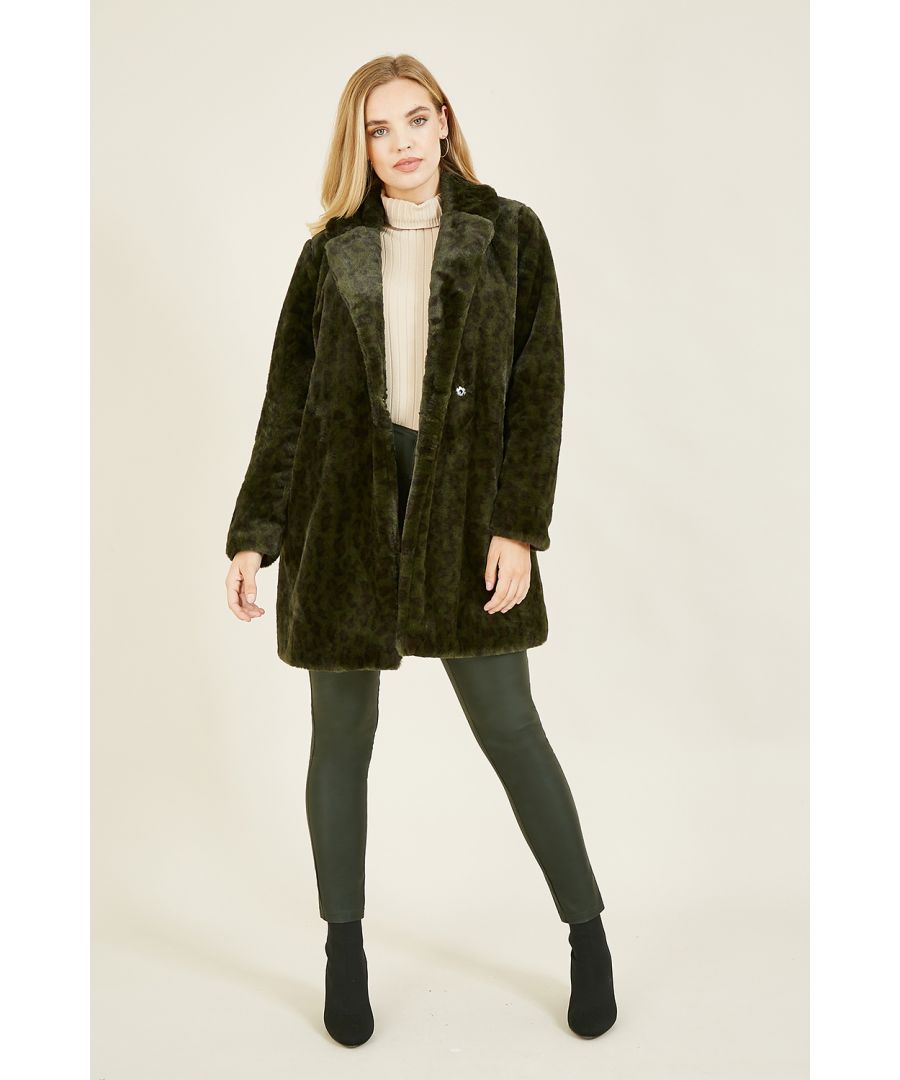Wrap up in style this season in this Yumi Green Lux Leopard Print Faux Fur Coat. A super soft, warm and cosy style statement, this stunning coat comes in a dark green with a collar, invisible fastening and a subtle, all-over leopard print pattern.