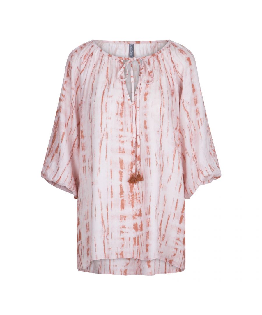 Tie-dye Hippie Pyjamas all day! Met deze comfortabele maar toch trendy serie wil je niet meer uit je pyjama komen. Deze serie is gemaakt van 100% viscose en is daarom heel luchtig draagbaar.