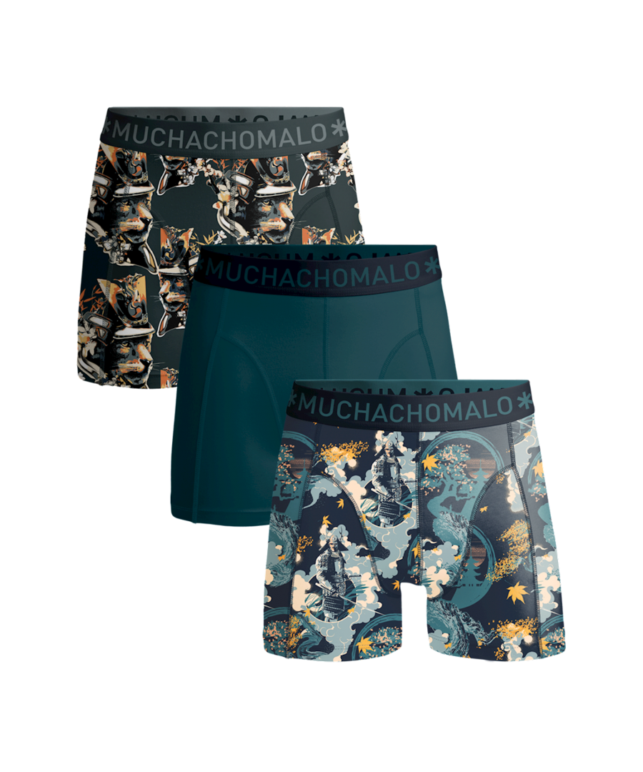 Boxershorts waar jij je echt goed in voelt Al meer dan 15 jaar schudt Muchachomalo de modewereld wakker met heren ondergoed dat net even anders dan ander is. Wij zijn er voor mannen die luisteren naar de stem die hen vertelt om te leven, hun hoofd omhoog te houden en te vertrouwen op wie ze zijn. En ook voor de mannen die nog niet weten dat er een inner bad boy in hun schuilt. En wij weten donders goed dat daar bepaalde kwaliteitseisen bij horen. Je eist veel van jezelf en bent ook kritisch op wat je koopt. No hay problema! Muchachomalo combineert van oudsher een relaxte vibe met een dosis zelfverzekerdheid die de man met de inner bad boy typeert. En dat alles op kwalitatieve wijze, want wij bieden je onderbroeken waar jij je echt goed in voelt. Van maat S tot XXXL. En altijd van premium kwaliteit katoen met 10% elastaan voor de perfecte pasvorm én oog voor de planeet.