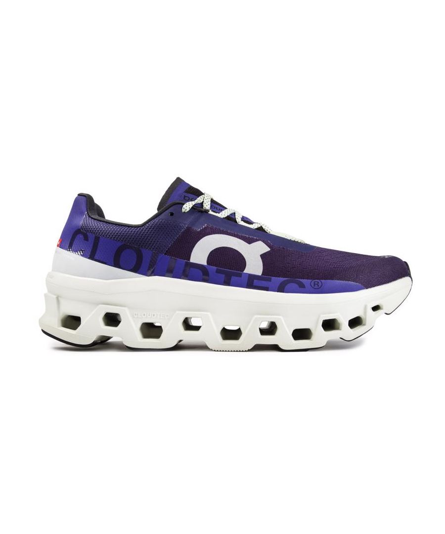 De On Cloud Monster-schoenen voor heren zijn premium sportschoenen. die stijl combineren. prestaties en duurzaamheid. Gebouwd met een superieur bovenwerk. deze veganistisch. marineblauwe en witte sneakers. met strakke details. zijn voorzien van de beroemde cloudtec dempingszooltechnologie. een dikke. licht verhoogde 4D-buitenzool voor maximaal comfort. speedboard-technologie en kenmerkende branding. De Zwitsers ontworpen On Clouds geven je het gevoel dat je op wolken loopt. zodat je blijft rennen en rennen met dat gevoel van gewichtloosheid.