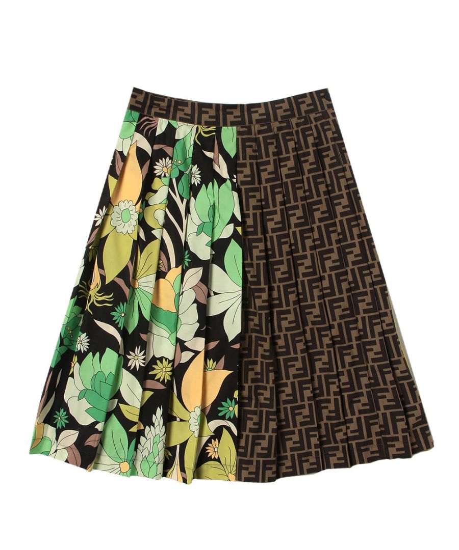 This Fendi Girls FF Logo Print Skirt in Brown is crafted from cotton and features a zip closure on the side, patches with original and iconic print and the FF logo.\n \n\nZip closure\nPatches\nIconic prints