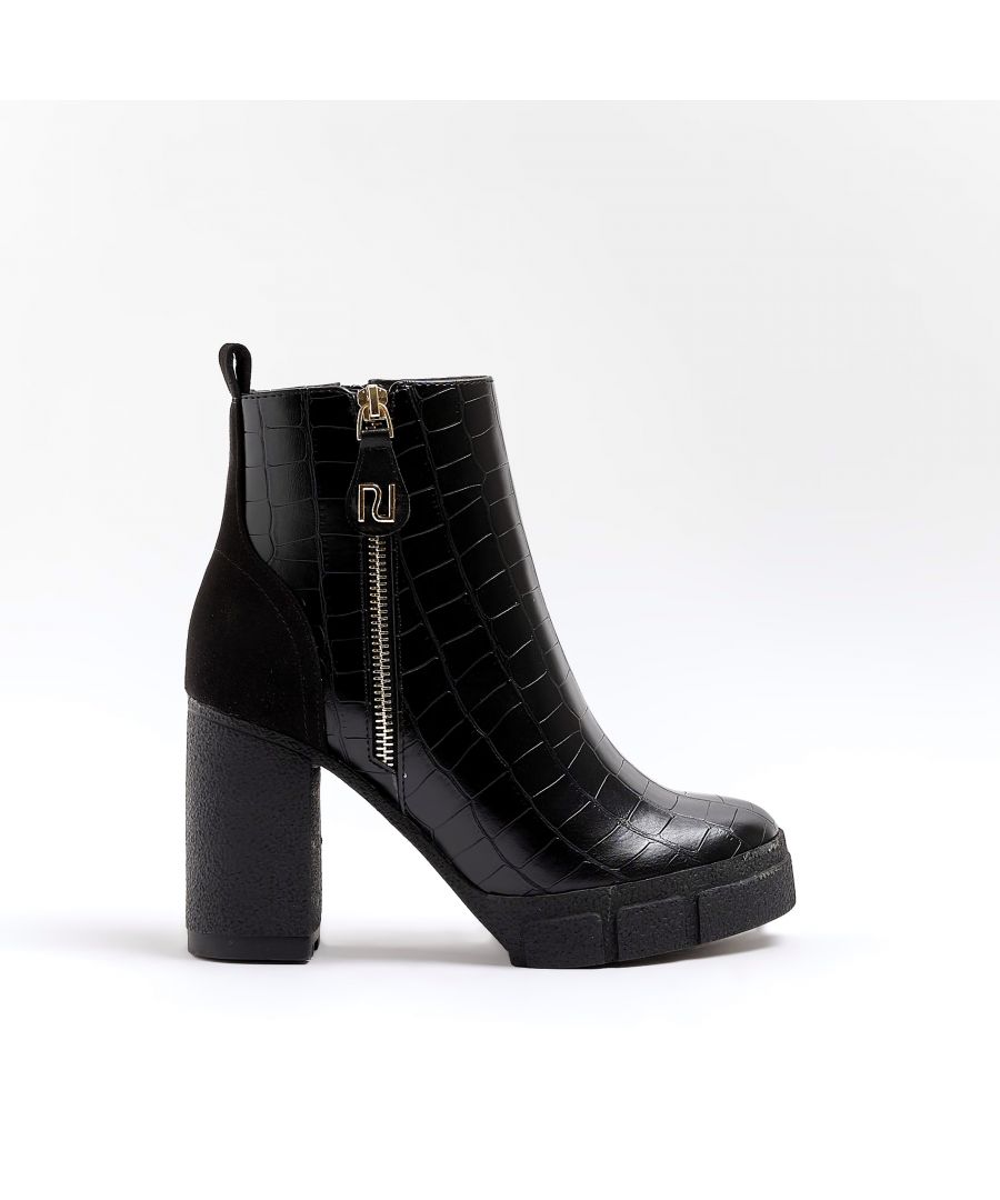 > Brand: River Island> Department: Women> Type: Boot> Style: Combat> Material Composition: Material Composition: Upper: PU, Sole: Rubber> Upper Material: PU> Occasion: Casual> Season: AW22> Pattern: No Pattern> Closure: Lace Up> Shoe Width: E> Toe Shape: Round Toe> Heel Style: Chunky
