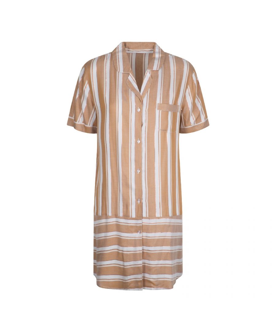 Hippie Stripe Time to relax! Deze serie met glitterstreep is super trendy en perfect om in te relaxen. De Hippie Stripe serie is gemaakt van 100% viscose en is daarom heel luchtig draagbaar.