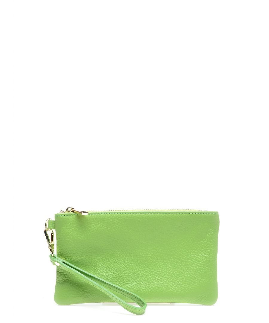 Clutch Tas\n100% rundleer\nRitssluiting aan de bovenkant\nAfmetingen (L): 13x22.5x / cm\nHandvat: 27 cm\nSchouderband: /