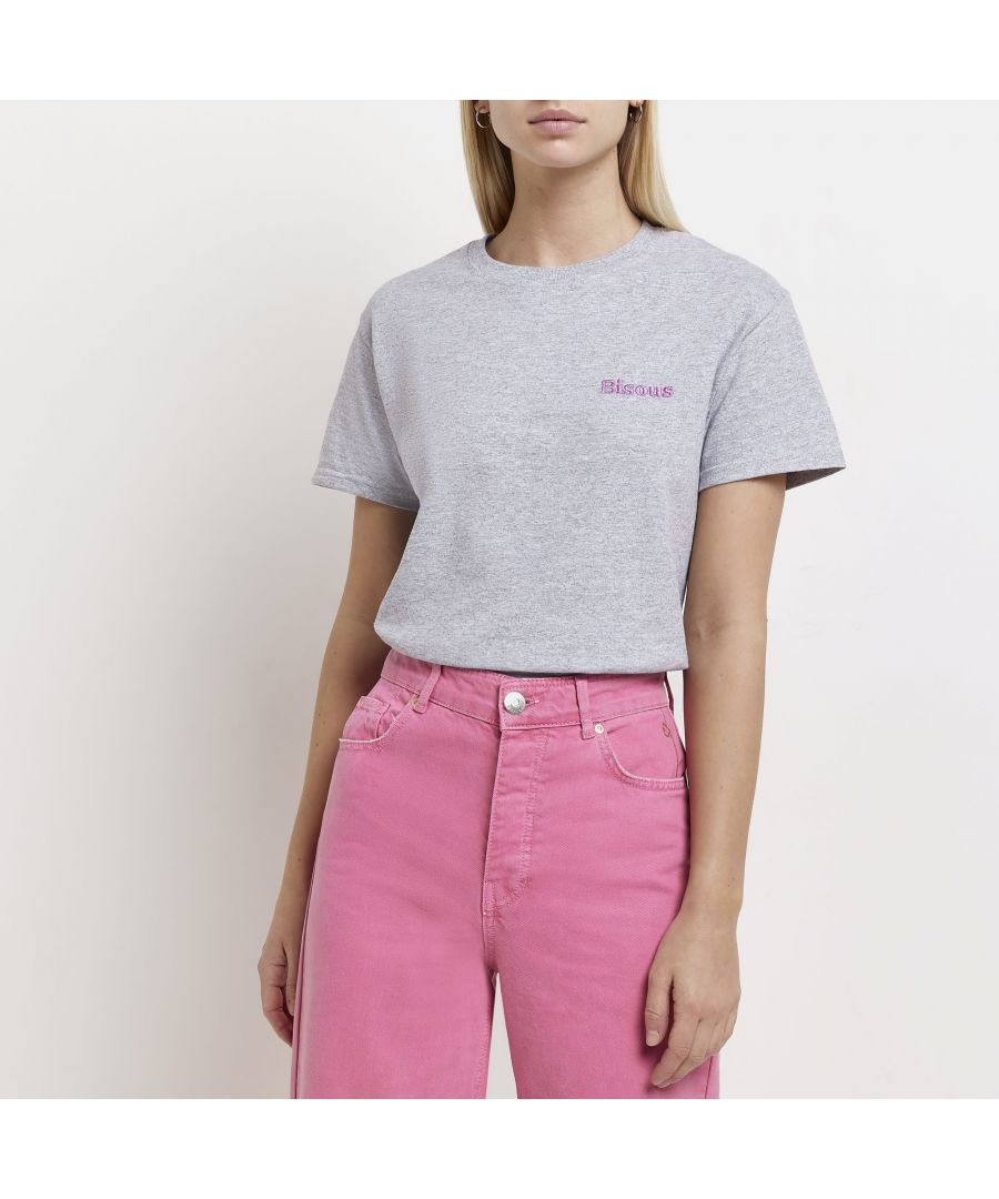 > Brand: River Island> Department: Women> Material Composition: 90% Cotton 10% Polyester> Material: Cotton> Type: T-Shirt> Style: Basic> Size Type: Regular> Fit: Regular> Pattern: Solid> Occasion: Casual> Season: AW22> Neckline: Crew Neck> Sleeve Length: Short Sleeve> Sleeve Type: Casual Sleeve