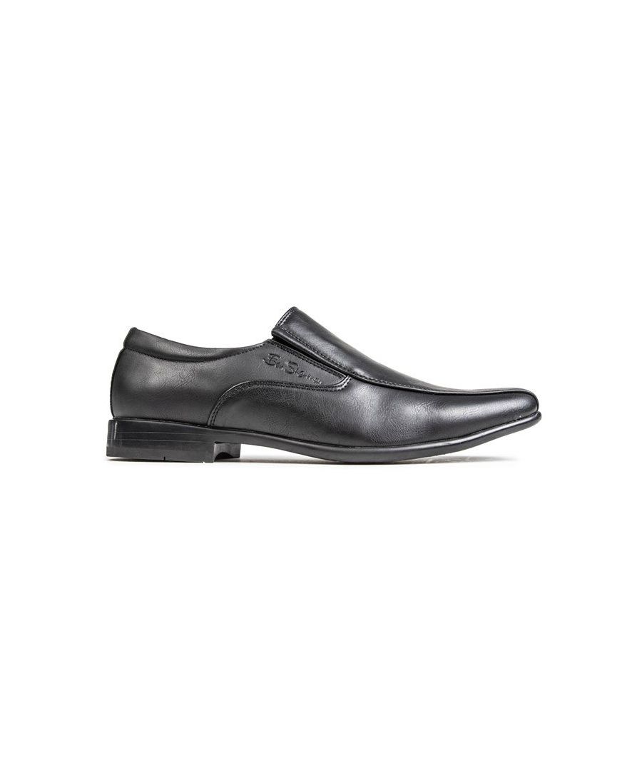 Keep It Cool And Smart In These Black Slip-on Ben Sherman Durham Men's Shoes. Featuring Premium Quality Leather, Elasticated Gussets, Fine Stitch Detailing, Easy Grip Sole And A Designer Branded Tab On The Side, This Stylish, Classic Loafer Is Sure To Become Your New Go-to Shoe For All The Smart Occasions And Business Meetings.