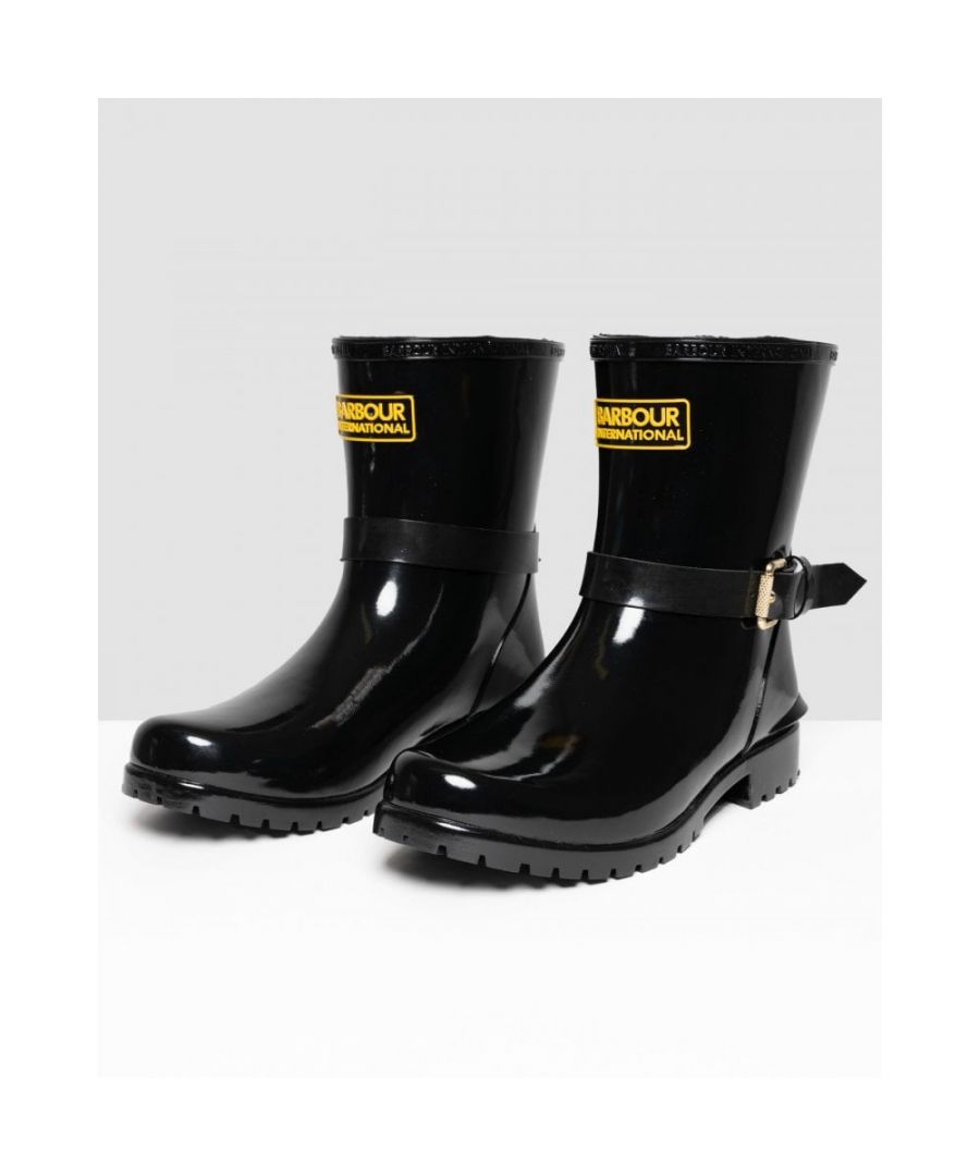This biker-inspired wellington boot is cut with a low profile and features a zip at the back for easy on/off. A fleece lining delivers superior warmth, while a decorative buckle and rubberised logo badge create the iconic Barbour International look.