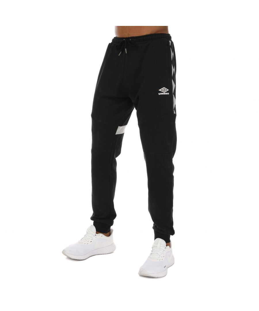 Mens Umbro Taped Fleece Jog Pants in black.- Waistband with external eyelets and drawcord.- Side pockets.- Large stacked diamond logo - screen print.- Contrast diamond taping.- Ribbed cuffs.- Regular fit.- 70% Cotton  30% Polyester.- Ref: UMJM0642OG2BLK