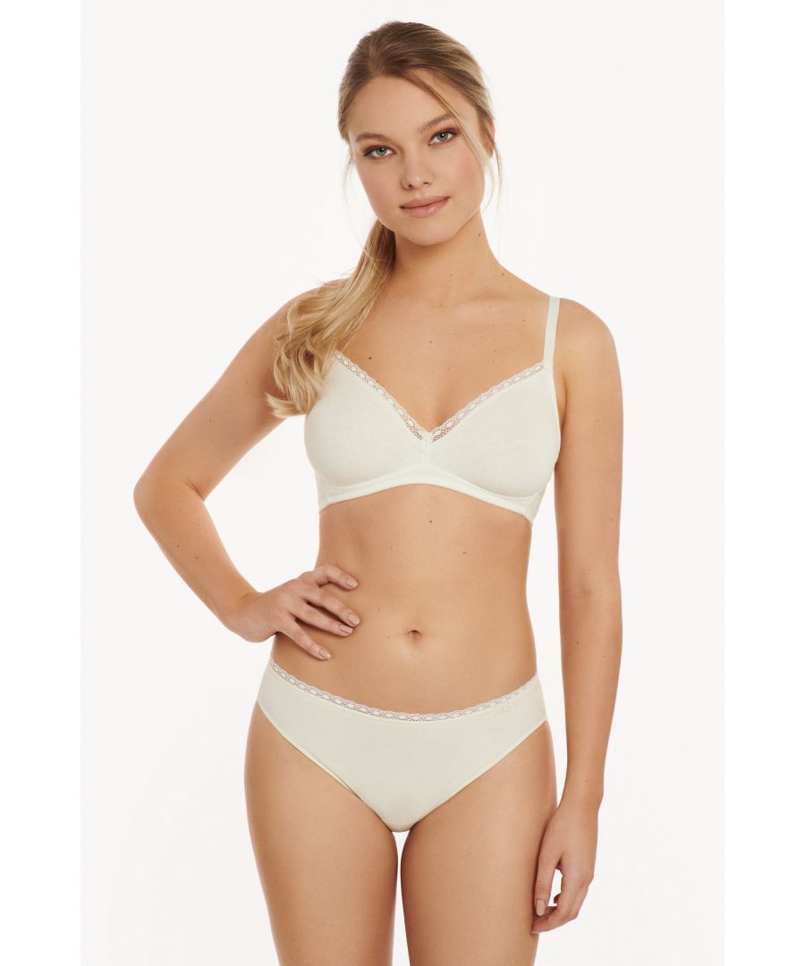 This light bra from the Lisca 'Ines' range has seamless, double-shaped cups with no wire support. This romantic cotton bra is great for everyday underwear, it features vintage narrow decorative lace, delicate embroidered motif in the front middle part. The fastening band and straps are adjustable and wider in larger sizes. Pairs perfectly with briefs from the Lisca 'Ines' range.