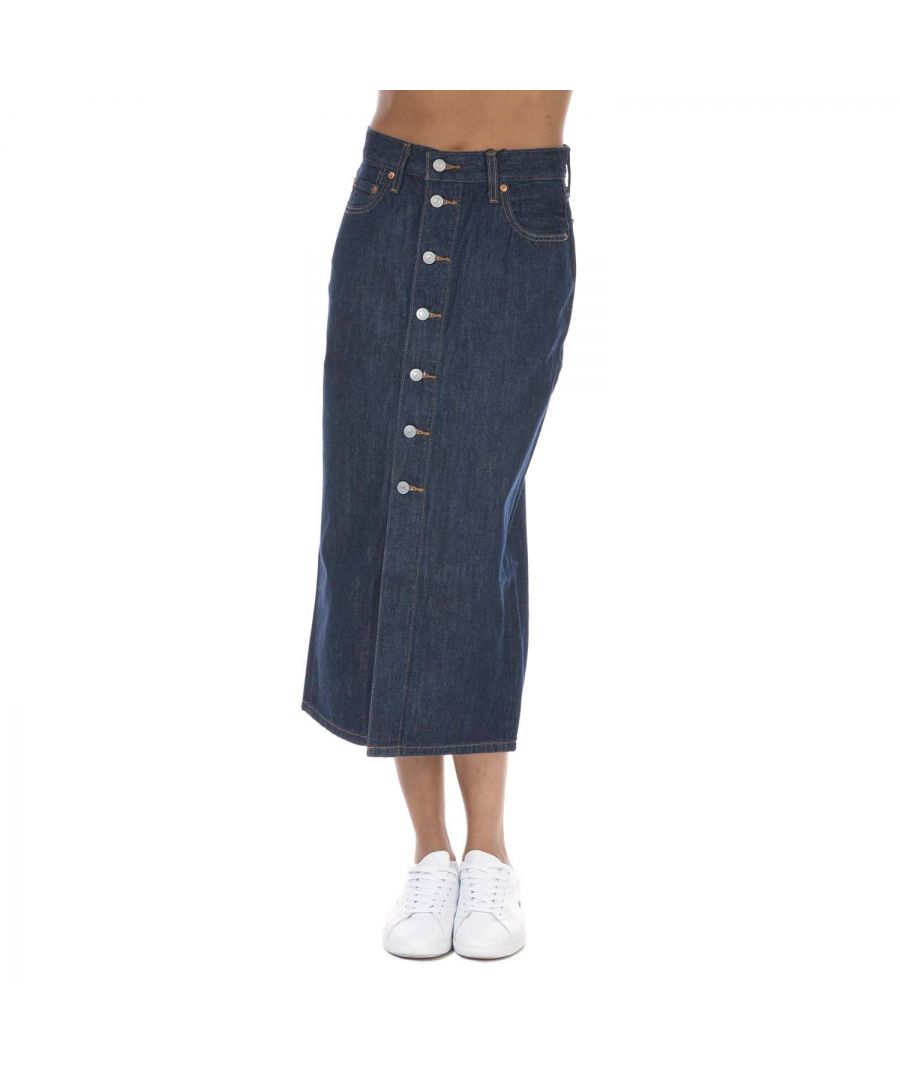 Womens Levis Button Front Midi Skirt in indigo.- Classic 5 pocket styling.- Button fastening.- High rise.- Branded waist patch  buttons and rivets.- Waist-down.- Front split.- Regular fit.- Main material: 100% Cotton. Machine washable. - Ref: 858740002