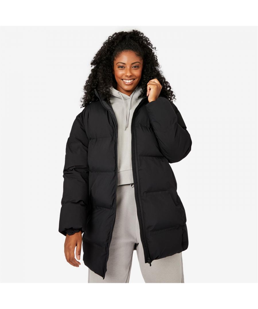 Layer up this autumn winter with the Everlast bubble jacket. This padded puffer piece is designed to keep you warm whilst you look stylish. Cut in a mid length, this versatile layer goes well with tracksuits as well as casual denim looks. However you choose to style you are sure to create modern impact.  >Classic fit  >Mid length  >Puffer style  >Padded design  >Hooded  >Long sleeves  >Coated zip fastening  >Heat sealed baffles  >Reflective branding  >Water resistant
