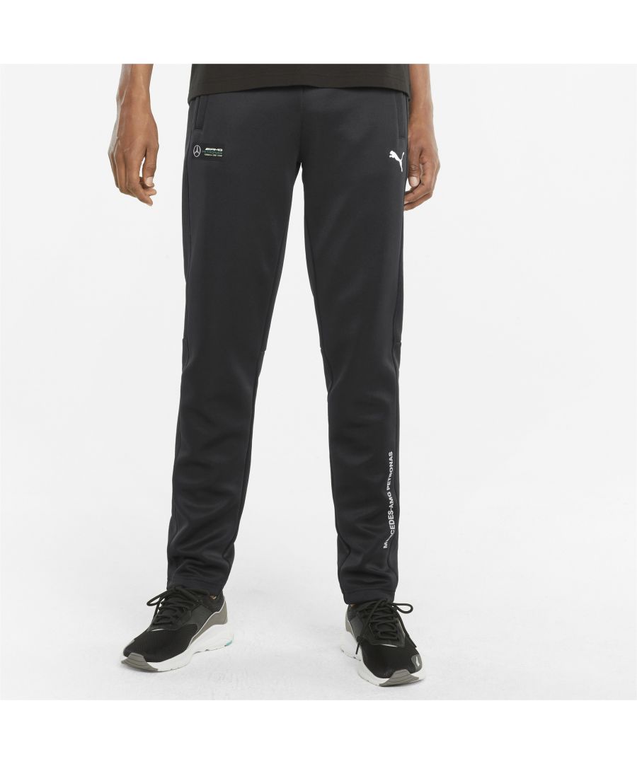Calling all paragons of motorsport style – we've achieved the ultimate combo of laid-back streetstyle and high-octane auto chic. These elegant slim-cut track pants pair a stylish tapered leg and premium T7 embroidery with classic track fabric and a comfy elasticated waist. Eye-catching Mercedes-AMG Petronas Motorsport branding at the legs add the finishing touch to these unbeatable sleek bottoms. FEATURES & BENEFITS Contains Recycled Material: Made with recycled fibres. One of PUMA's answers to reduce our environmental impact. dry CELL: PUMA's designation for moisture-wicking properties that help keep you dry and comfortable DETAILS Our model is 189 cm tall and is wearing size M. Slim fit. Zip pockets. Elasticated waistband with internal drawcordT7 panel embroidery. Mercedes-AMG Petronas Motorsport label at right leg. PUMA Cat Logo at left leg. Mercedes-AMG Petronas wording at left ankle.