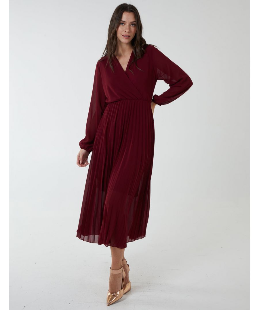 Go for style with this wrap front pleated midi dress. Collar v neck front and pleated skirt design make it even more elegant. Accessorize with fine jewellery and heels for day in office.