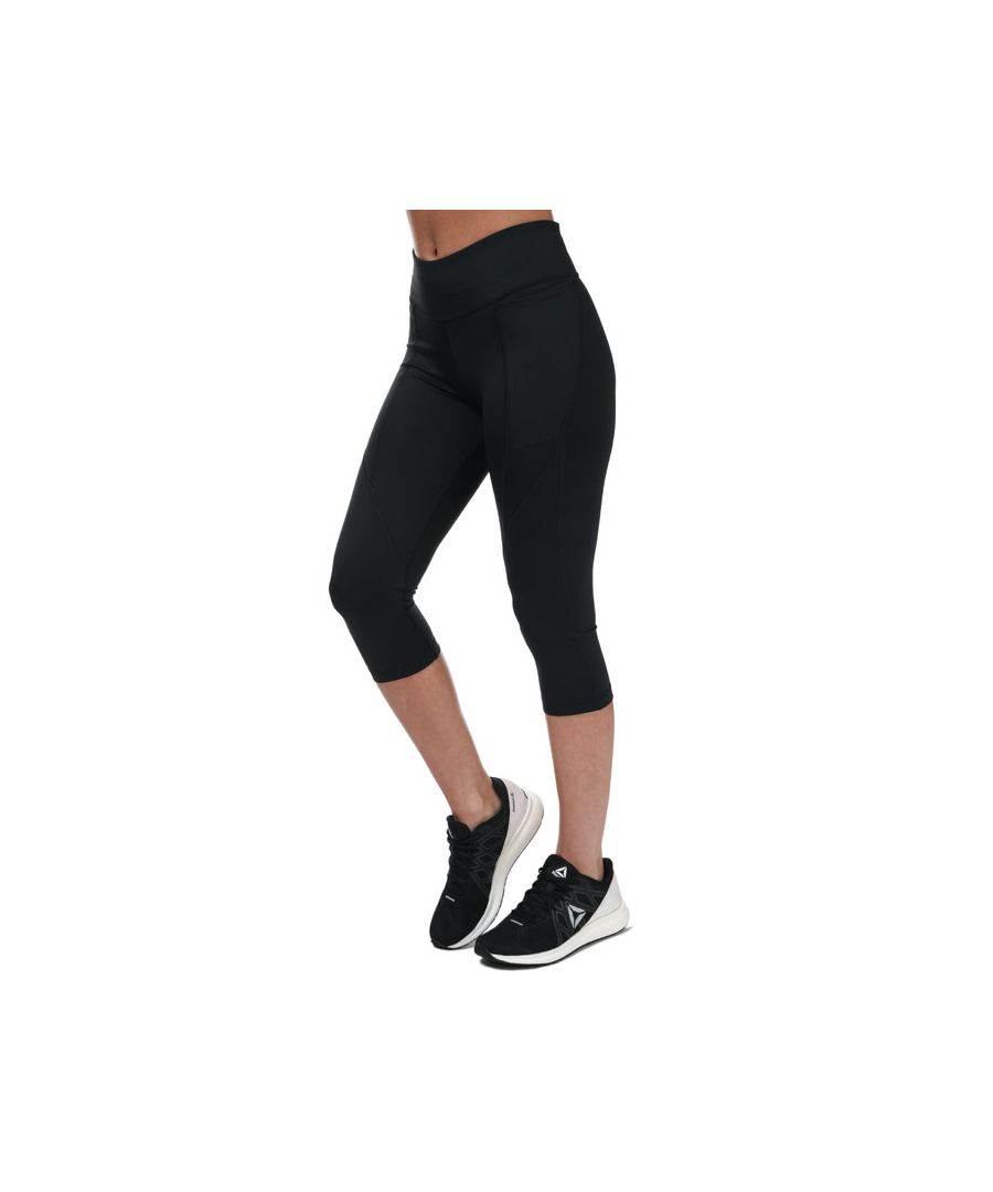 Womens Reebok Workout Ready Pant Program Capri Tights in black.- Elastic waist.- Medium rise.- Side pocket.- Speedwick interlock.- Fitted fit.- Main material: 91% Polyester (Recycled)  9% Elastane.  Machine washable. - Ref: GL2628