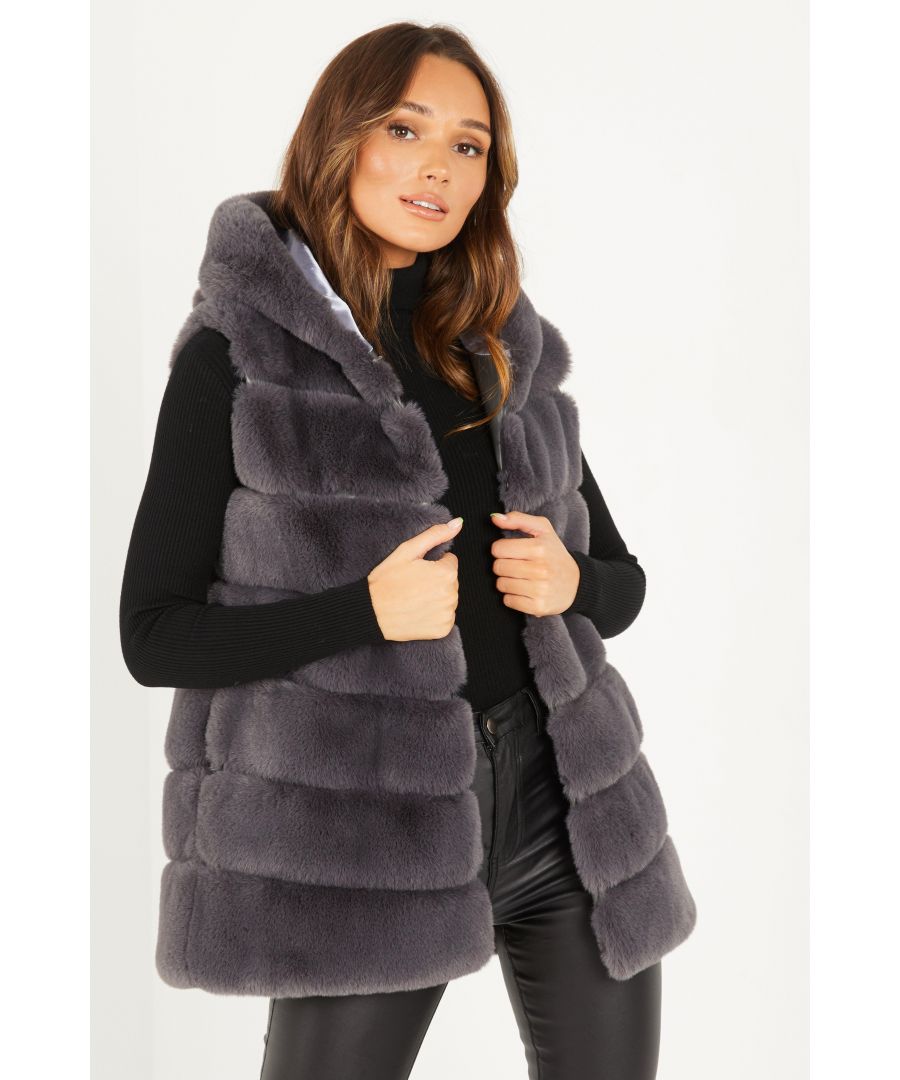 - Faux fur  - Sleeveless  - Gilet style   - Hooded  - Length: 80cm approx  - Model height: 5' 9