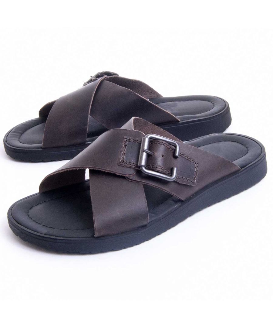 Comfortable Sandal for men. Made of natural leather. Comfortable and padded template. Non -slip sole. Reinforced sewing. Purapiel guarantee, 10 years warranty. Capsule collection in collaboration with the brand.