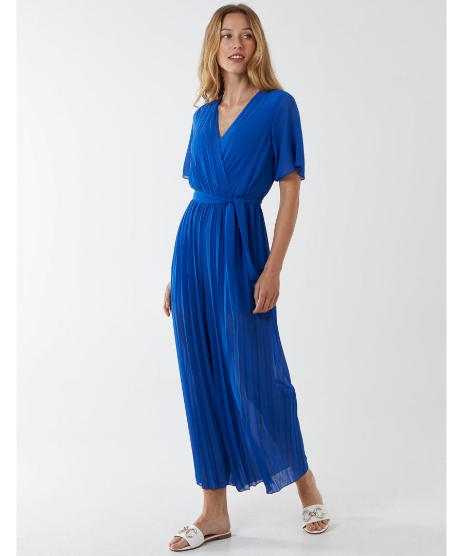 A jumpsuit is a must have for this summer and you can't go wrong with this one! This pleated culotte style jumpsuit features wrap front and short sleeves. Dress up with a pair of strappy sandals for off duty look.\n100% polyester, Inner : 95% viscose, 5% elastane Machine washable V necklineShort sleeveUnfastenedApprox length 140 cmModel wears size S/MModels height: 5€™9€ / 176 cm