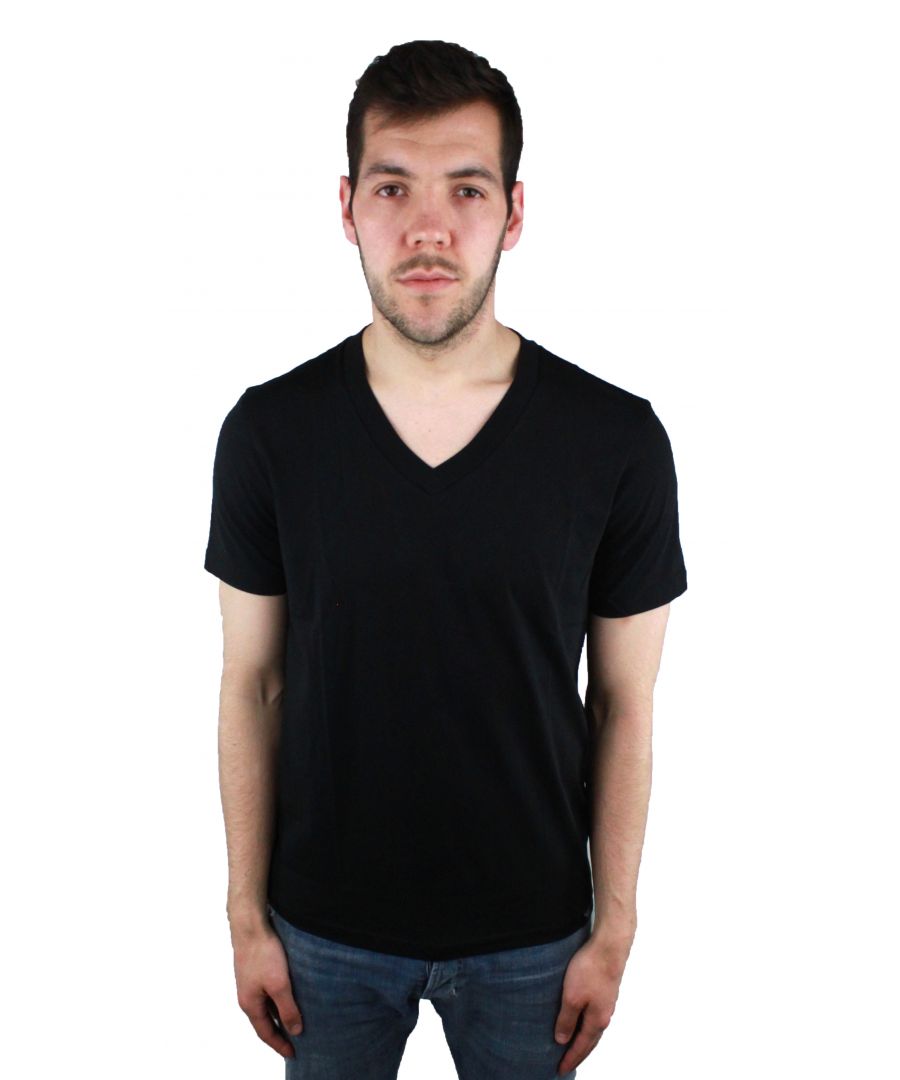 Emporio Armani 3Z1T77 zwart T-shirt. Zwart T-shirt met korte mouwen. Logo op voorzijde linksonder. 100% katoen. Stijl: 3Z1T77 1JPZZ. Ronde hals