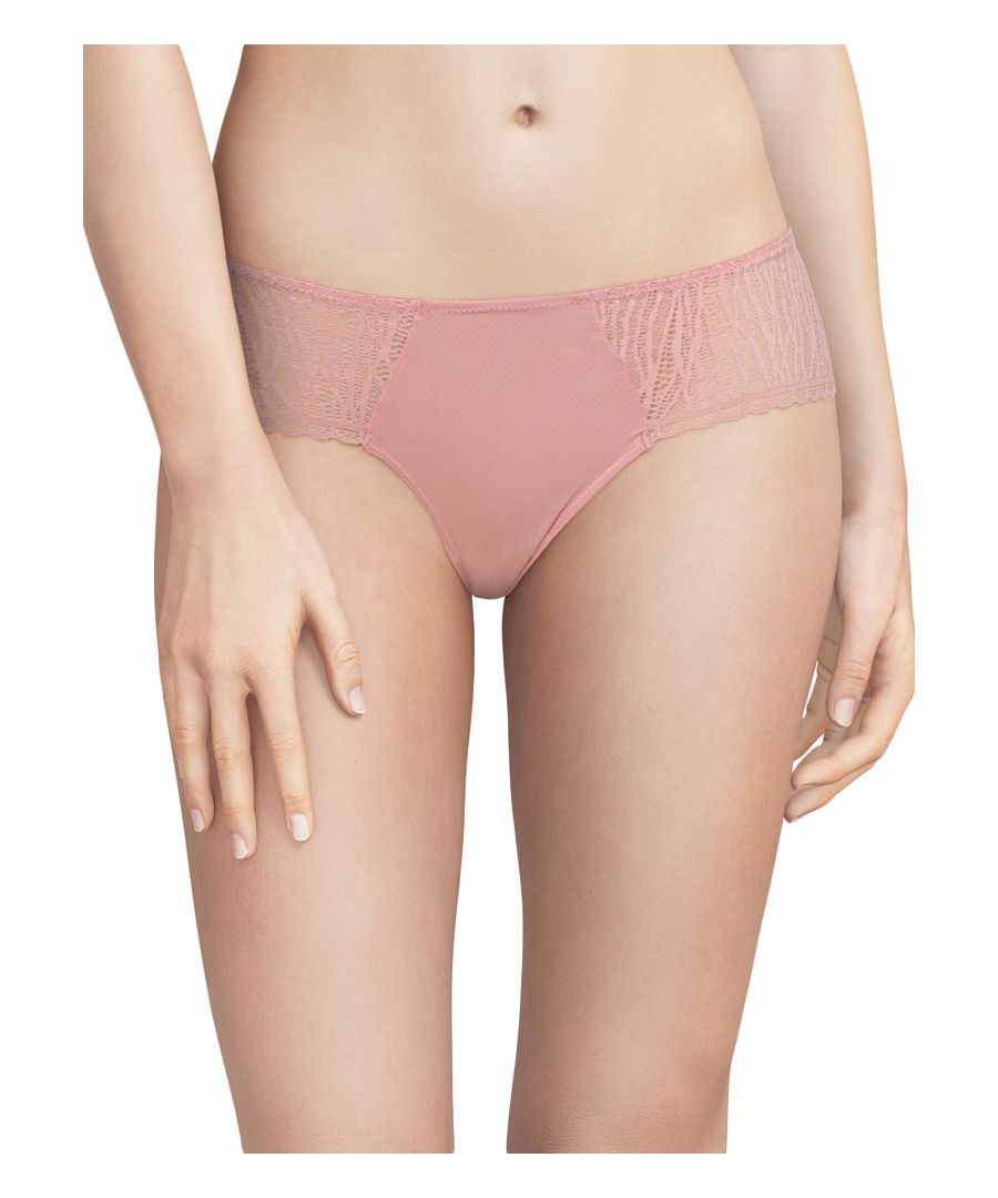 Refresh your lingerie collection with Passionata by Chantelle's Ironic. These short briefs offer good overall coverage with sheer lace detailing, sitting just above the hips. Providing a super comfortable fit, perferct for everyday wear.