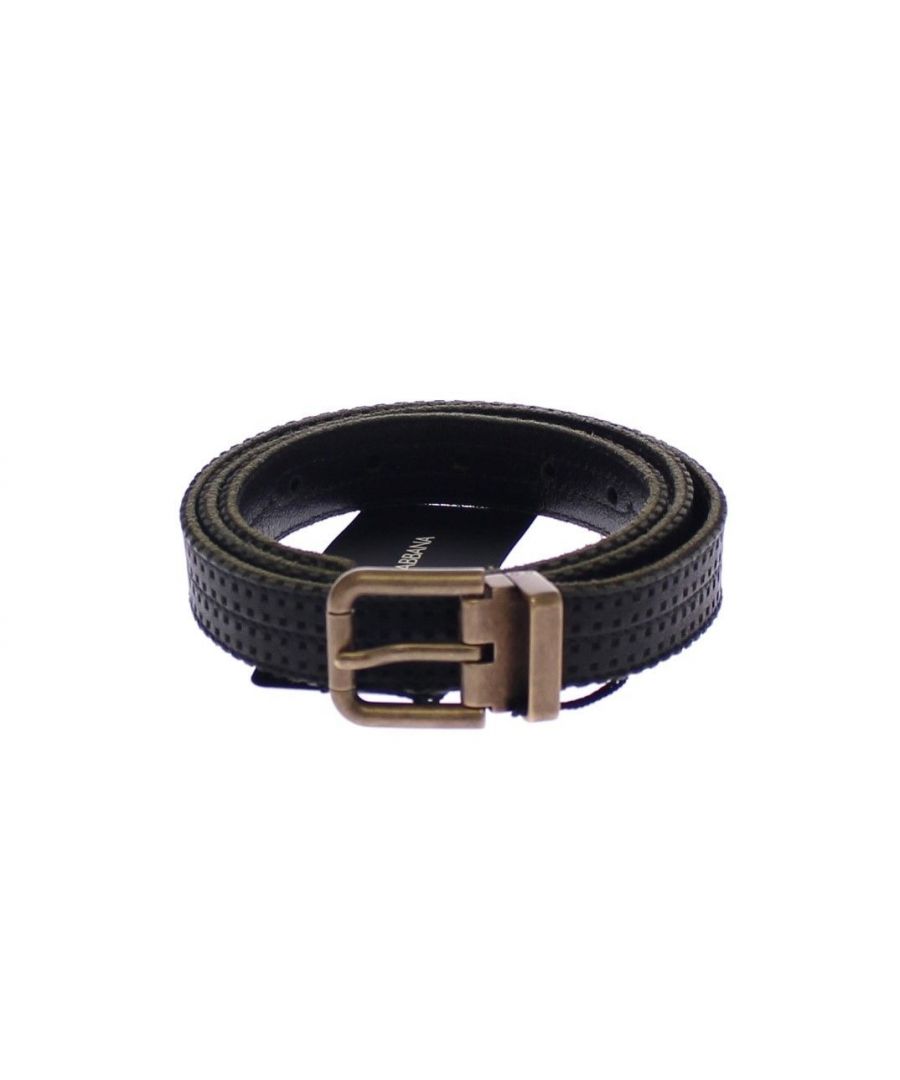 Superbe ceinture en cuir Dolce & Gabbana 100% authentique, neuve et étiquetée. Cet article provient de la collection Dolce & Gabbana. Détails du logo. Fabriqué en Italie. Matériau : 60% cuir, 40% coton Couleur : Bleu Sexe : Hommes Fabriqué en Italie Largeur : 2,5 cm *Détails des mesures de la ceinture : Les tailles sont estampées dans les ceintures et sont mesurées de la boucle finale au trou central.