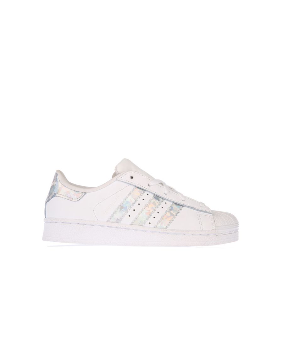 Children adidas Originals Superstar Trainers in white.- Leather upper.- Lace closure.- Regular fit.- Moulded sockliner. - Serrated 3-Stripes detail and adidas Superstar logo.- Iconic shell-toe shoes. - Rubber outsole. - Leather upper  Textile lining  Synthetic sole. - Ref.: CG6708C