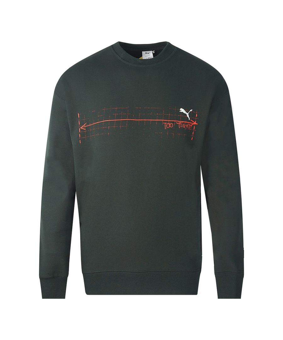 Puma x Michael Lau Graphic Crew zwart sweatshirt. Puma x Michael Lau Graphic Crew zwart sweatshirt. Elastische kraag, mouwuiteinden en taille. Grote branding op de borst. Normale pasvorm, valt normaal qua maat. 530358-01
