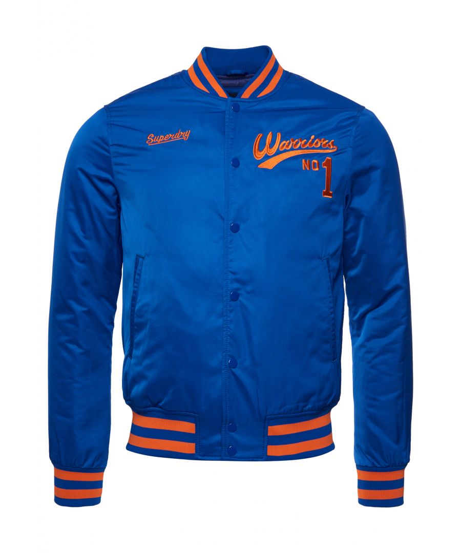 Always look the part in the Varsity Bomber Jacket. Featuring a classic bomber design with varsity inspiration, popper fastening and embroidered logos.Relaxed fit – the classic Superdry fit. Not too slim, not too loose, just right. Go for your normal size.Popper fasteningRibbed elasticated collarPopper pocketsEmbroidered logoRecycled paddingThe padding in this jacket is 100% recycled, each jacket contains up to 20 recycled bottles, this avoids these bottles being sent to landfill or polluting our oceans.