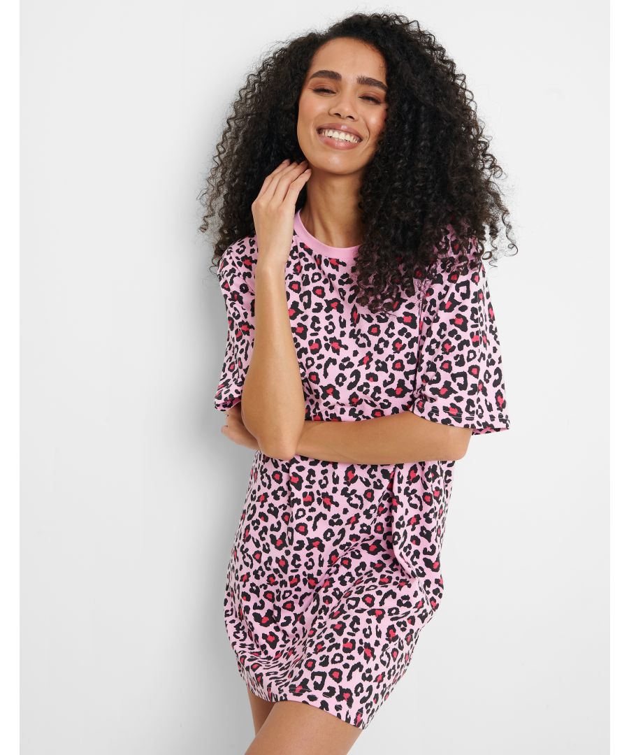 This cotton pyjama t shirt dress from Threadbare features an all over print, short sleeves and ribbed elasticated crew neck. Perfect for lounging this season. Other colours are also available.