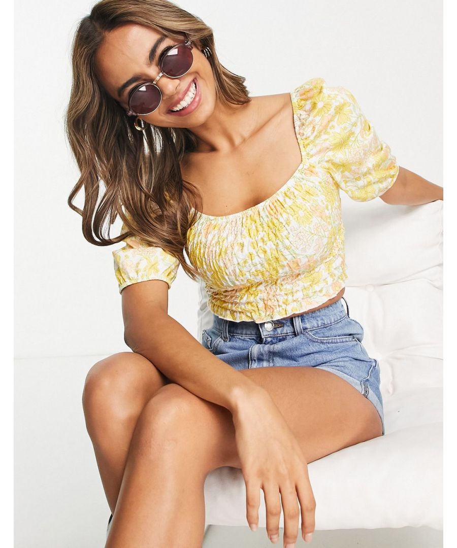 Top by Miss Selfridge Love at first scroll Square neck Cut-out and tie detail to reverse Lettuce-edge trims Cropped length Regular fit Sold by Asos