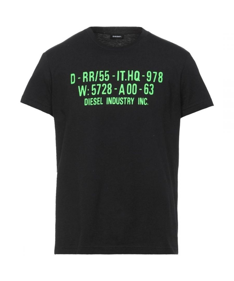 Diesel groen 978 logo zwart T-shirt. Diesel T-Diego-S2 900 zwart T-shirt. Groot gedrukt motief op de voor- en achterkant. T-shirt met ronde hals. 100% katoen. Stijl - T-Diego-S2 900