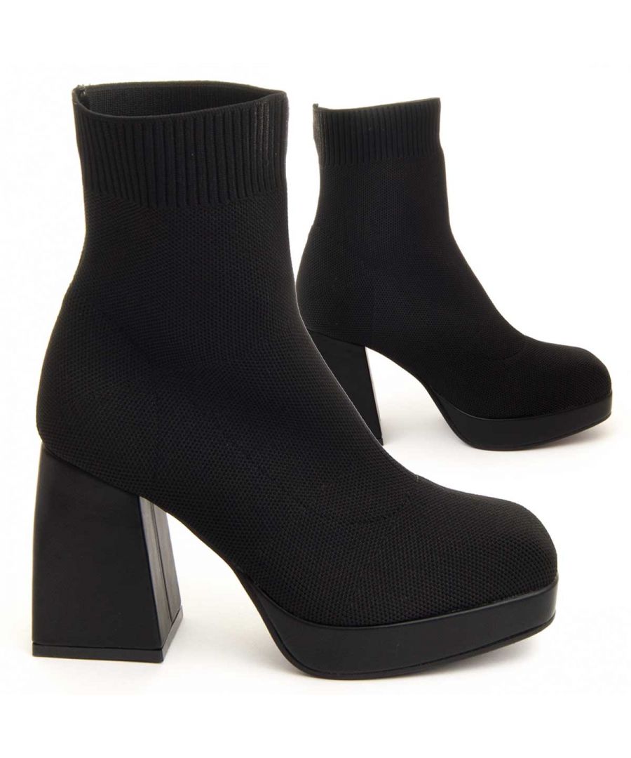 Booty for women. Doublely sewn. Padded plant. Non -slip sole. Capsule collection for the brand.