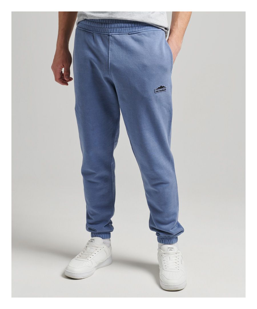 Indulge the 90s spirit with a Vintage spirit. The 90s Terrain joggers are a reliable choice when it comes to reliable sweatwear, a classic comfort that's easy to wear around the house. Pair these with our Terrain hoodie for the ultimate lounging look with a retro twist.Slim fit – designed to fit closer to the body for a more tailored lookDrawcord-adjustable waistTwo side pocketsEmbroidered Superdry graphicRibbed cuffsBrushed lining