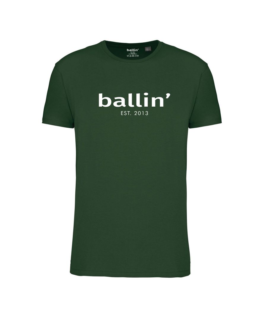 Heren t-shirt van het merk Ballin Est. 2013. De shirts van Ballin Est. 2013 zijn gemaakt van 100% biologisch katoen, en hebben een normale pasvorm. Het zachte katoen zorgt voor een heerlijk draagcomfort.  Merk: Ballin Est. 2013Modelnaam: Regular Fit ShirtCategorie: heren t-shirtMaterialen: biologisch katoenKleur: jade groen