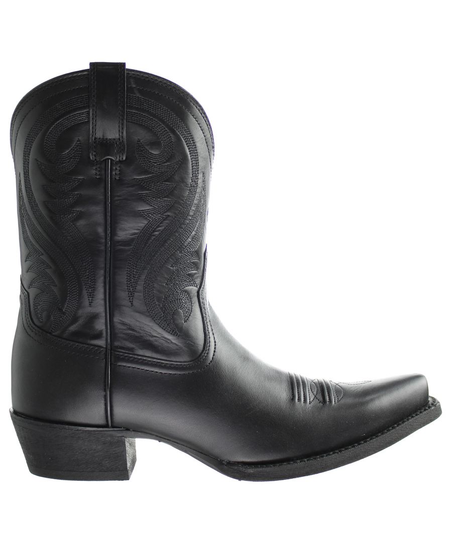 Shorter than your traditional Western boot, the Willow looks great teamed with jeans as well as a dress or shorts. Perfect for those autumnal evenings out, they are made with full-grain leather on the foot and upper with a six-row traditional western stitch pattern. Including Ariat’s ATS® technology which features a moisture-wicking footbed for comfort, gel-cushioned footbed with heel stabiliser for shock absorption and support and lightweight composite forked shank for stability, these boots also come with a Goodyear leather welt and long lasting Duratread™ outsole.