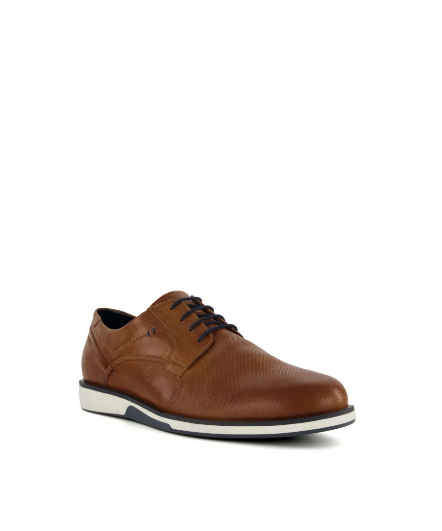 Our leather Bradfield style is the epitome of laid-back luxury. This round-toed silhouette boasts a contrasting four-eyelet construction, topstitching along with perforated finishes. Set on a contrasting sole, these casual shoes pair perfectly with r