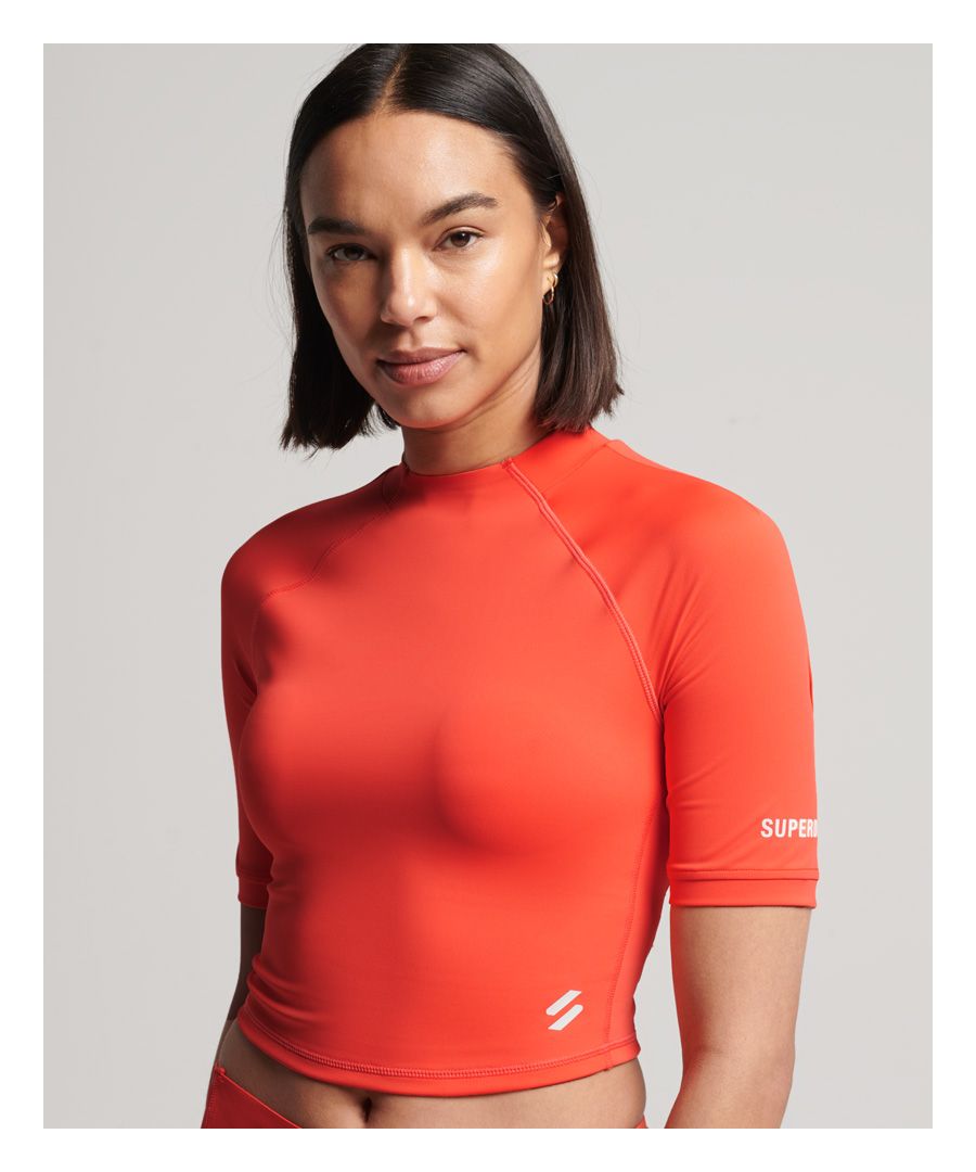 Upgrade your workout gear with our Run 3/4 Tight Crop Top. Sleek, stylish and comfy, this workout piece is sure to become your new go-to and will help you achieve your fitness goals.Fitted: A body sculpting fit, tight to the bodyBreathable fabric - Allows air and moisture to pass through the material to help keep you comfortableMoisture-wicking - Helps to regulate your body temperature by drawing perspiration away from the body and allowing moisture to disperse from the outer face of the fabricShort sleevesFlatlocked seamsSignature reflective branding