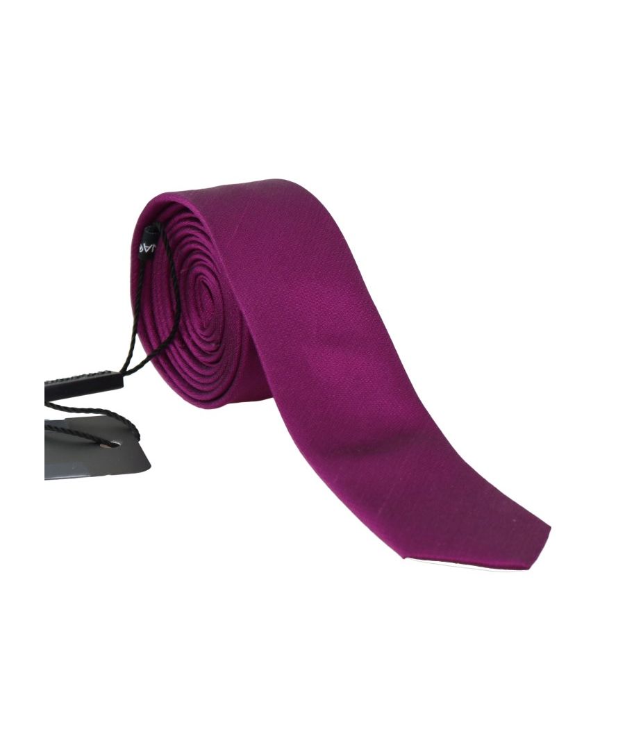 Dolce & ; Gabbana Neck Tie Absolutely stunning, 100% Authentic, brand new with tags Dolce & ; Gabbana exclusive tie. Cet article provient de la collection exclusive MainLine Dolce & ; Gabbana. Couleur : Purple Material : 100% Silk Width : 4cm Made In Italy
