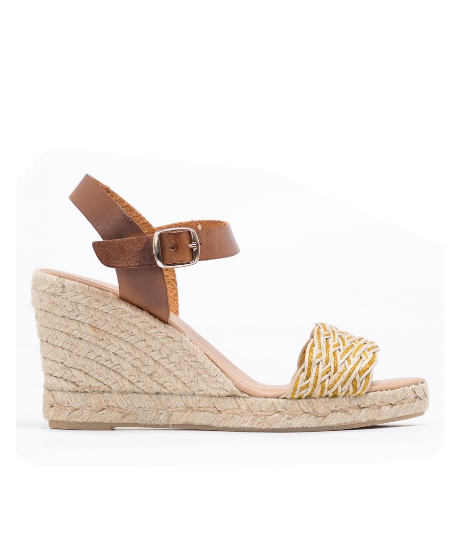 Ankle strap nappa leather sandals with seven strings. By Maria Barcelo. Upper made of cowhide leather and textile. Metal buckle closure. Inner lining and insole: pig lining. Padded sole of 0,3 cm. Sole material: synthetic. High heel: 9 cm. Platform: 2 cm. Designed and made in Spain.