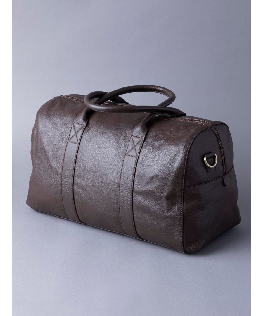 The Scarsdale holdall has been engineered using premium grain leather for a rich, textured finish. The leather is genuine and natural, so with use it will develop a natural patina and any variations or marks in the grain are an indication of its uniqueness. The brass toned fittings are used to withstand the demands of everyday life. The holdall is lined throughout in a satin fabric. This leather holdall has been designed with comfort and durability at the forefront. The grab handles are padded so the bag can be carried with ease. The shoulder strap is fully adjustable and detachable with large, strong, clasp fittings to ensure durability.