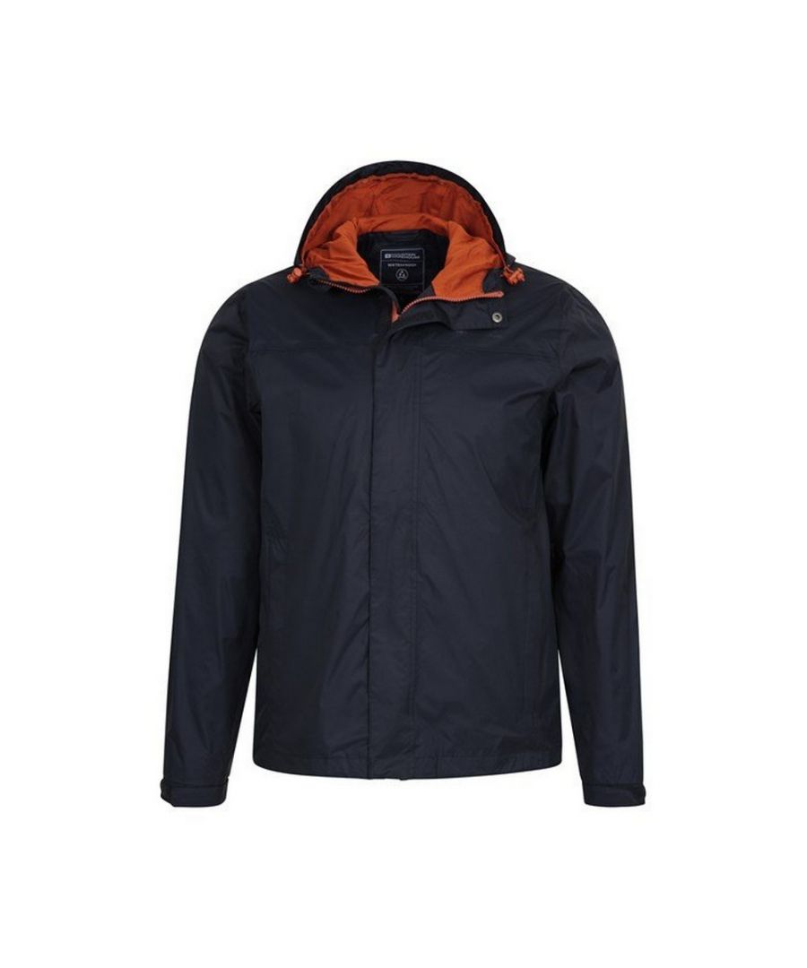 Buitenste materialen: 100% Nylon. Voering: 100% polyester. Ontwerp: Logo, eenvoudig. Lichtgewicht, Getapete naden, Waterdicht. Manchet: Verstelbaar, met treksluiting. Halslijn: Kapitein. Mouwtype: Met lange mouwen. Eigenschappen kap: Contrasterende voering, verstelknop. Zakken: 2 Voorzakken. Bevestiging: volledige rits, knijper. Waterdichtheid: 2000mm. Hem: Verstelbaar.