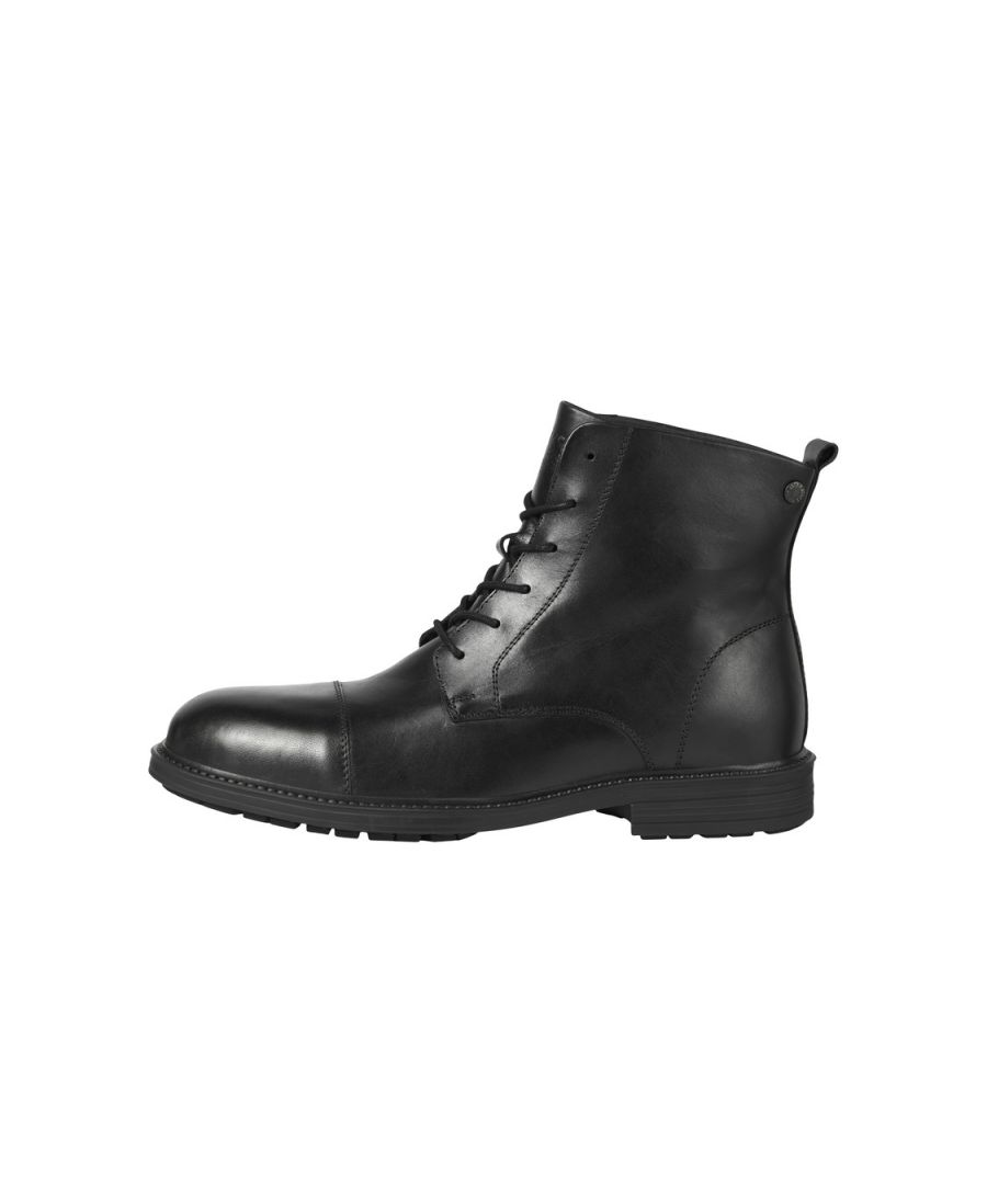 Heren Jfw Nick Jio Leather Boot van het merk Jack & Jones. De schoen is gemaakt van hoogwaardig leer.  Merk: Jack & JonesModelnaam: Jfw Nick Jio Leather BootCategorie: heren schoenenMaterialen: leerKleur: antraciet zwart