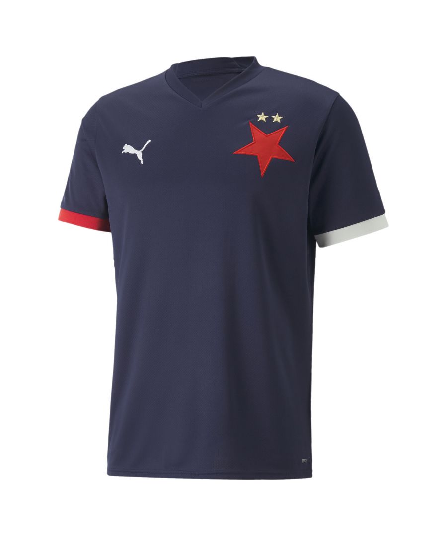 PRODUCT STORY SK Slavia Prague celebrate a pioneer. The 2022/23 SK Slavia Prague Away kit honors John William Madden, the first and most influential manager in club history. The dark blue jersey takes inspiration from his Scottish roots, while the alternating red and white sleeve cuffs show his love of Slavia. FEATURES & BENEFITS : dryCELL: Performance technology designed to wick moisture from the body and keep you free of sweat during exercise Recycled Content: Made with at least 20% recycled material as a step toward a better future DETAILS : Regular fit Set-in sleeve construction with raglan back seam V-neck PUMA Cat Logo on the chest and sleeves Official team crest on the chest