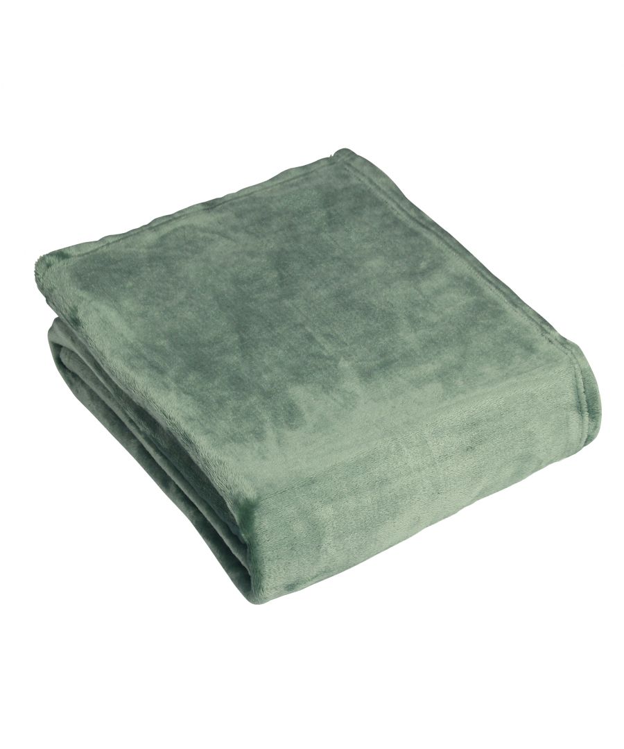 For cosy evenings, the harlow throw throw is a perfect choice. In a range of rich colours you'll have plently to choose from to suit any home whether you're giving it as a gift or to dress up your own interior. Created with heavyweight fleece fabric this throw is perfect for wrapping yourself up in during colder months and is wonderfully soft.